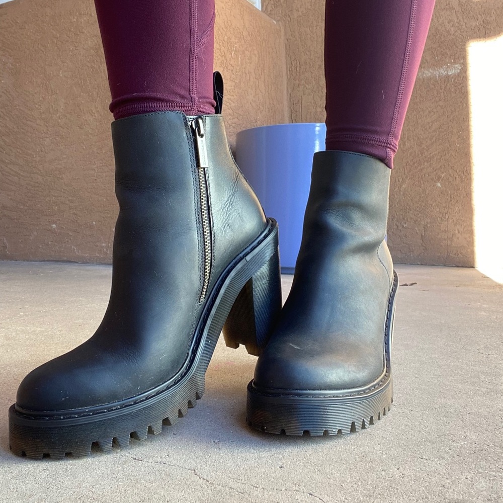 Dr Marten Black Magdelina Black Boots